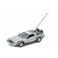 Voiture miniature – De Lorean du film Retour vers le futur 1 1/24 de la marque Welly (22443)