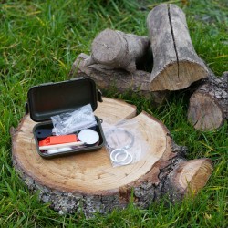 Kit de survie avec boite étanche verte de la marque Fosco (469486)