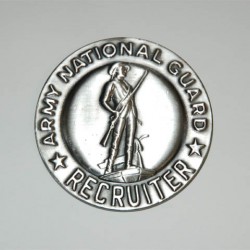 Badge "Army national guard recruiting and retention" silver, 101 Inc